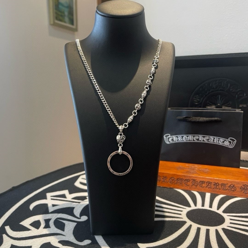 Ch*0me He**ts necklaces